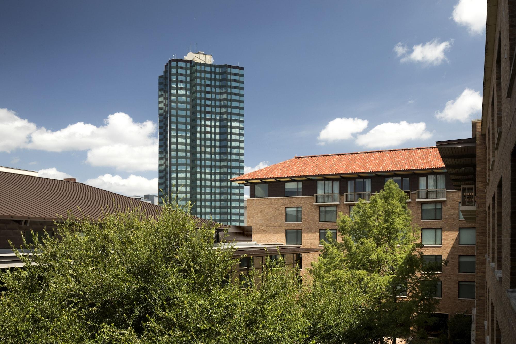 At&T Hotel & Conference Center Austin Exterior photo